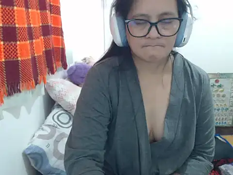 Kinkybela2025 stripchat live cam model