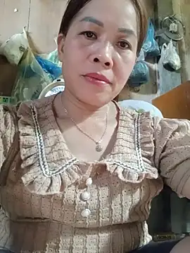 -Luni- stripchat live cam model