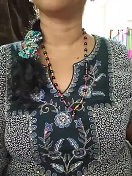 SRUTHI-8 stripchat live cam model