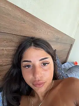 SilkyMira stripchat live cam model