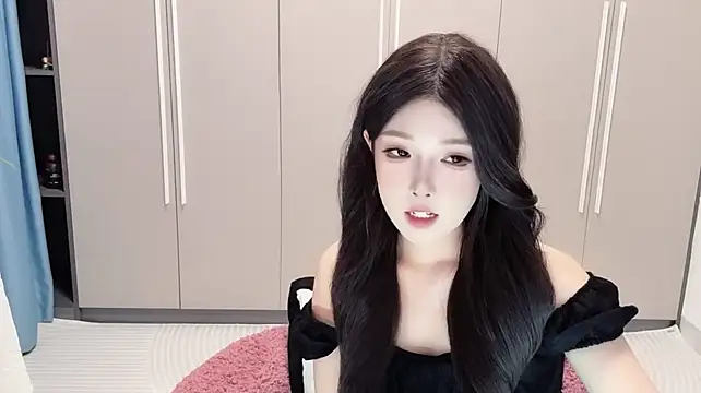 QOiio stripchat live cam model