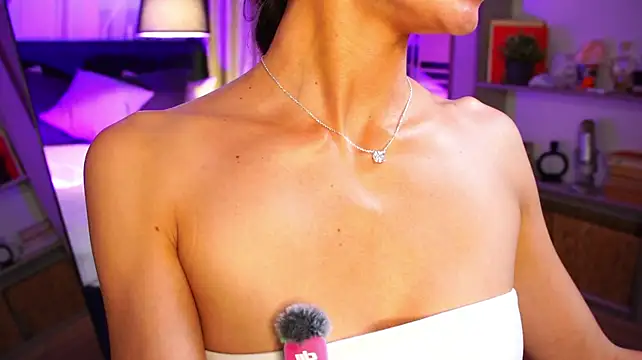 LinaLoom stripchat live cam model