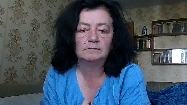 GypsiQueen2 stripchat live cam model