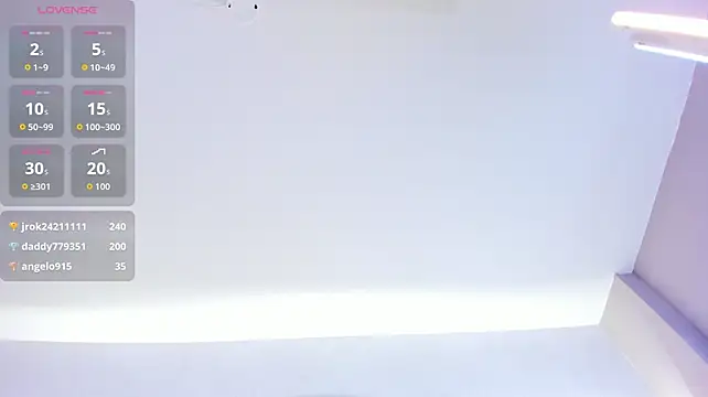 Lia_Guzman stripchat live cam model