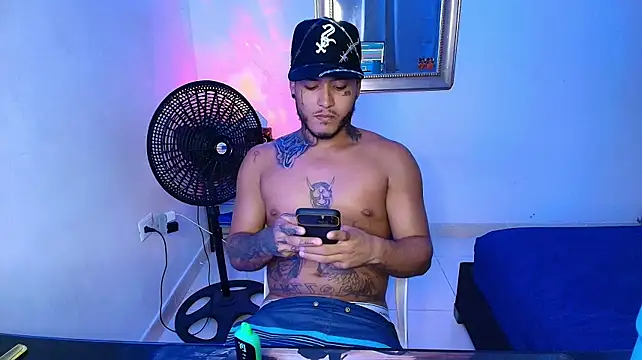 crow_black00 stripchat live cam model