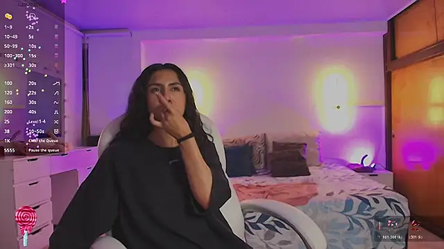 kloe28 stripchat live cam model