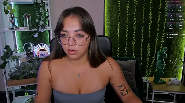 kiki_swan stripchat live cam model