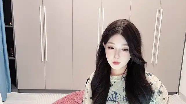 QOiio stripchat live cam model