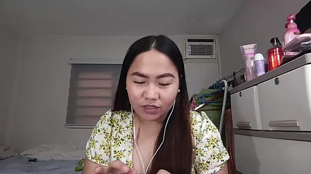 CandieHand stripchat live cam model