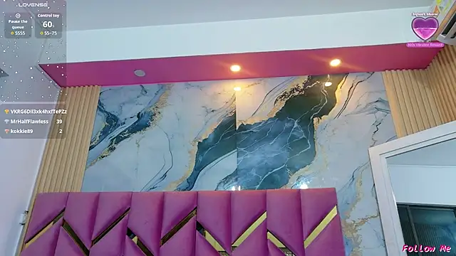 softlatinaa stripchat live cam model