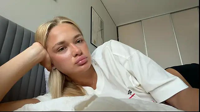 SoftMandolin stripchat live cam model