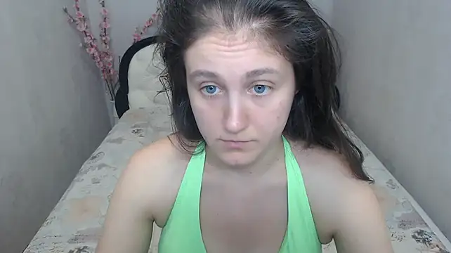 Holliy_Cooper stripchat live cam model