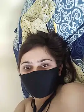 aravi4 stripchat live cam model