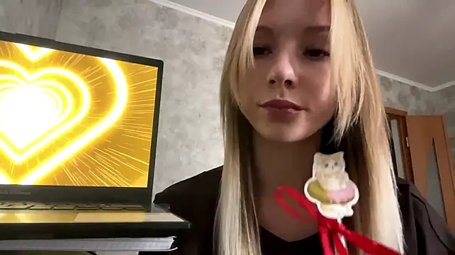 LeomaCrozat stripchat live cam model