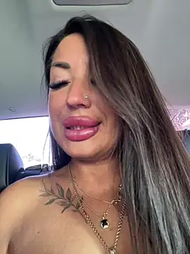 RuslanaXX stripchat live cam model