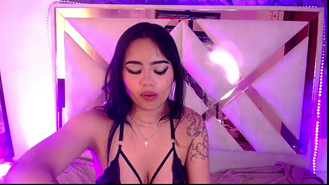 sweetbloomcs stripchat live cam model
