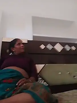 Trisha_sharmaa stripchat live cam model
