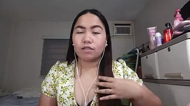 CandieHand stripchat live cam model