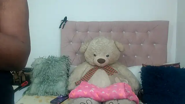 Negrabig stripchat live cam model