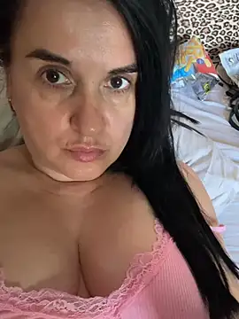 TriumphLove stripchat live cam model
