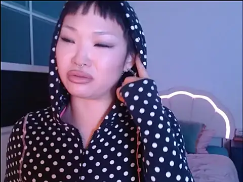 LLspinzz stripchat live cam model