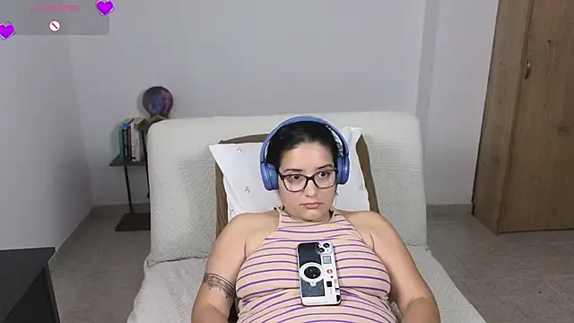 blue__moon_ stripchat live cam model