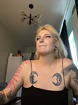 DriveThruCiri stripchat live cam model