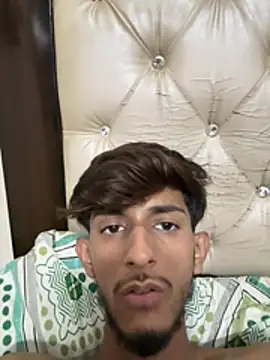 ronnnnn718 stripchat live cam model