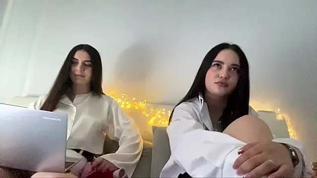 LucyLuxy stripchat live cam model