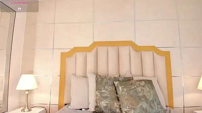 TahliaMoreau stripchat live cam model
