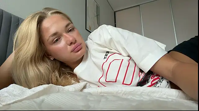 SoftMandolin stripchat live cam model