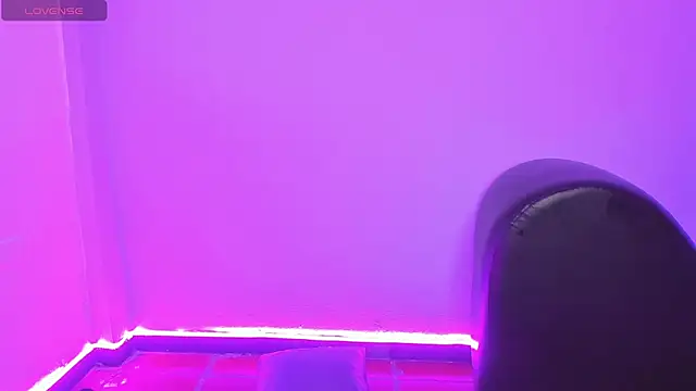 WhyNotDestroy stripchat live cam model