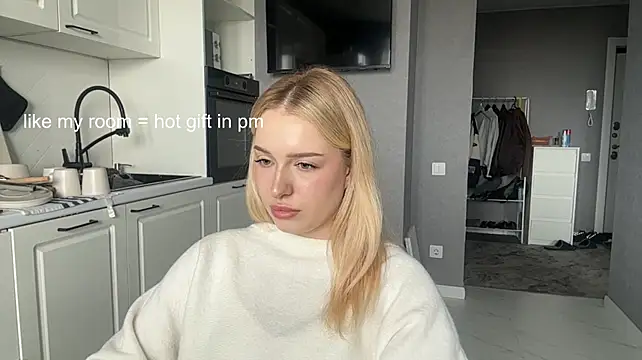 Elisahaps stripchat live cam model
