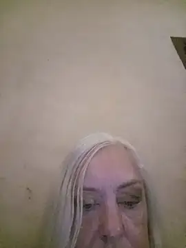 Julia20X stripchat live cam model
