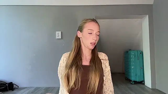 TraceyHowey stripchat live cam model