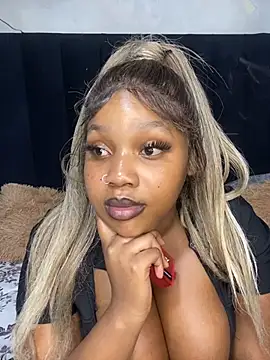THICKBARBIE32 stripchat live cam model