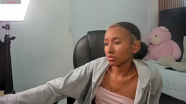 vicky_castillo stripchat live cam model