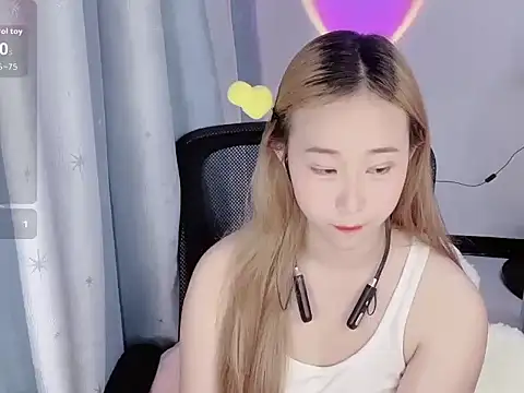 Luna-YY stripchat live cam model