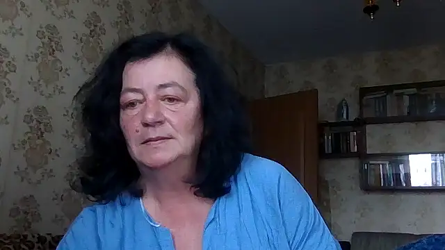 GypsiQueen2 stripchat live cam model