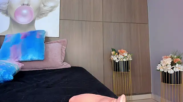 saraycollins stripchat live cam model