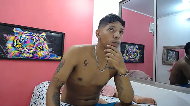 latinosninfomanos stripchat live cam model