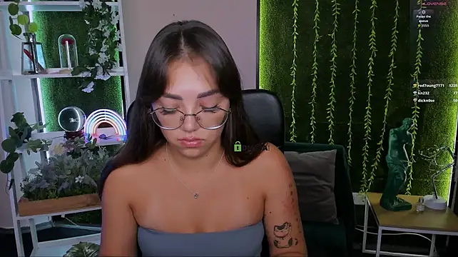 kiki_swan stripchat live cam model