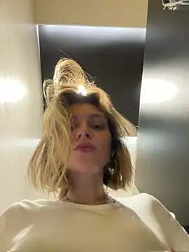 ValenciaShock stripchat live cam model