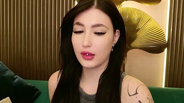 EmmaLawrens stripchat live cam model