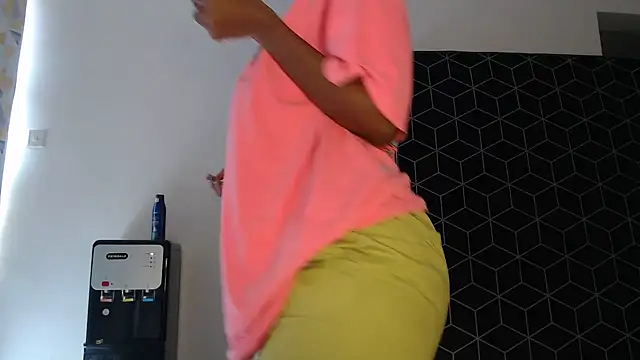CurvyGlass stripchat live cam model