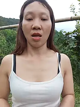 bonnie-00 stripchat live cam model