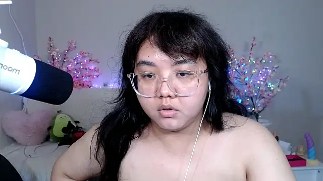 Moertomlly stripchat live cam model