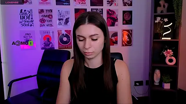 flora_ri stripchat live cam model
