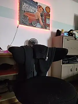 Smokaxhontas stripchat live cam model