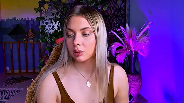 HyileyClark stripchat live cam model